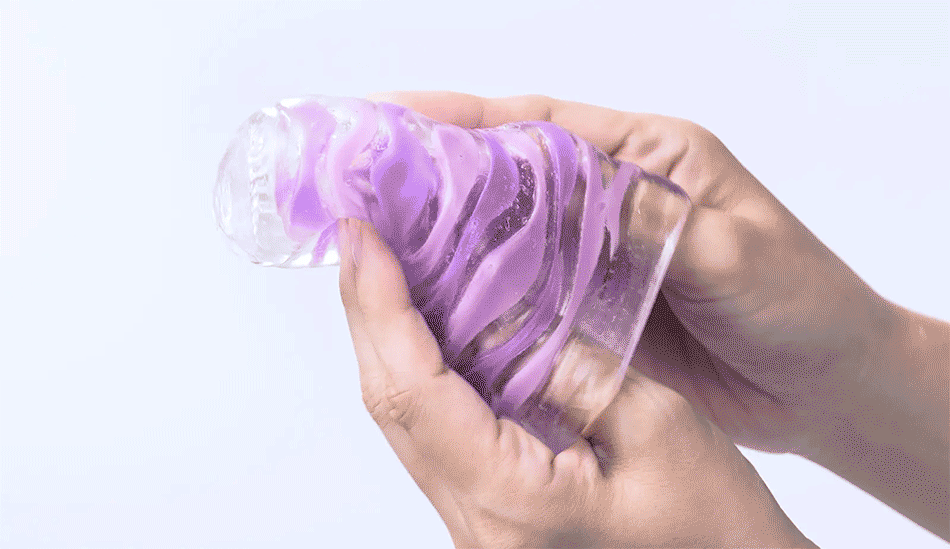 hands_showing_Tenga_Arte_Weave_and_Tenga_Arte_Drape