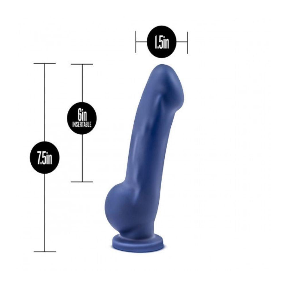 Labeled length, width and insertable length dimensions of the Avant D8 Indigo